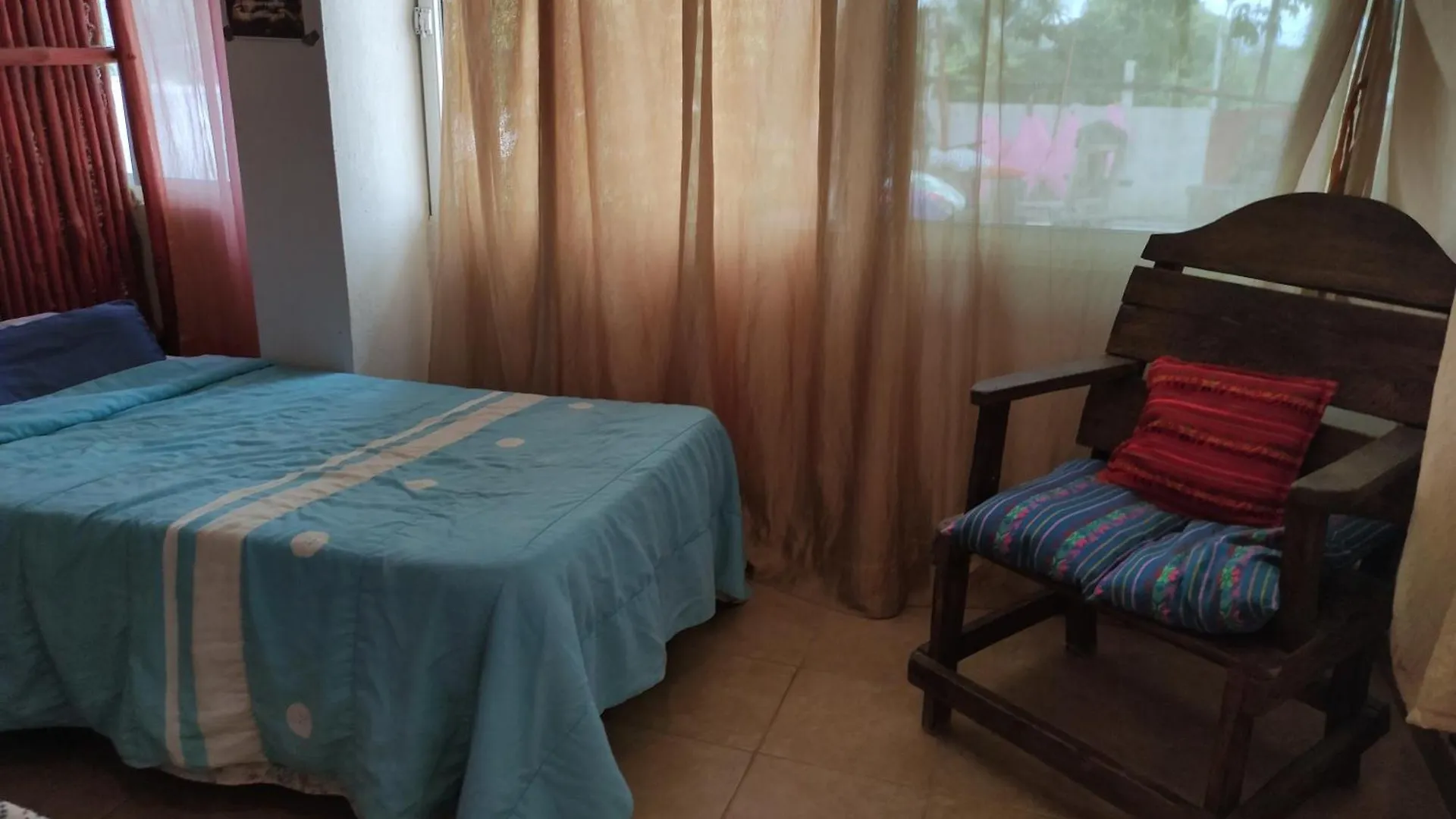 Guest house Near Lake Hostal Bacalar